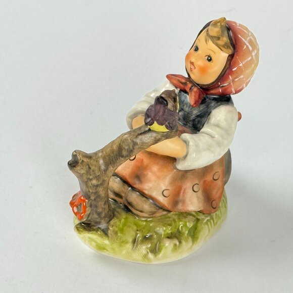 Vintage Goebel Hummel Figurine Girl with Bird TMK-7 Germany 1991–1999 Hand Pain - Picture 4 of 7